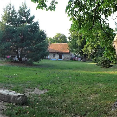 Orechovy Dvur Apartmanhotel Velke Nepodrice