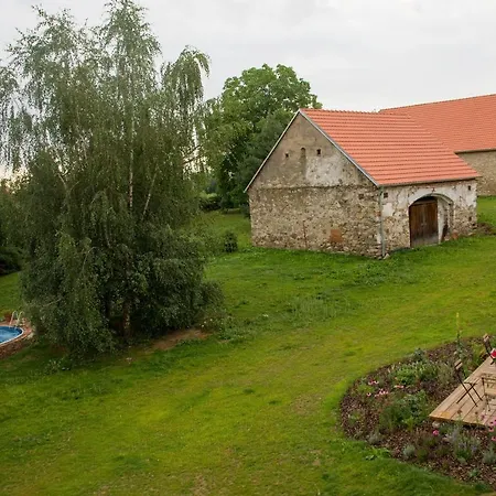 Ořechový Dvůr Velke Nepodrice