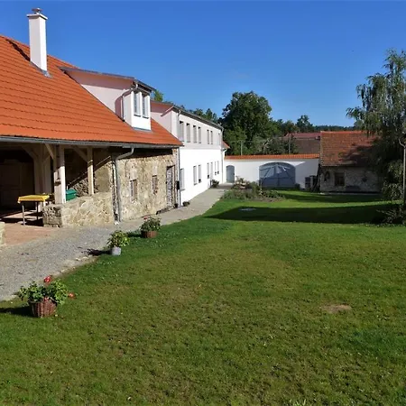 Ořechový Dvůr *