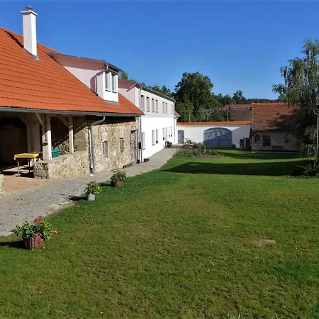 Orechovy Dvur 3*